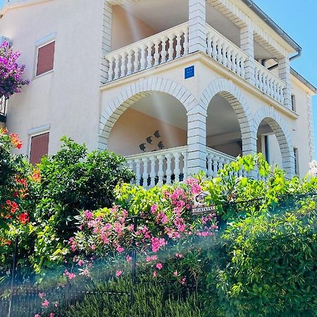 Apartmani Mate Рогозница Экстерьер фото