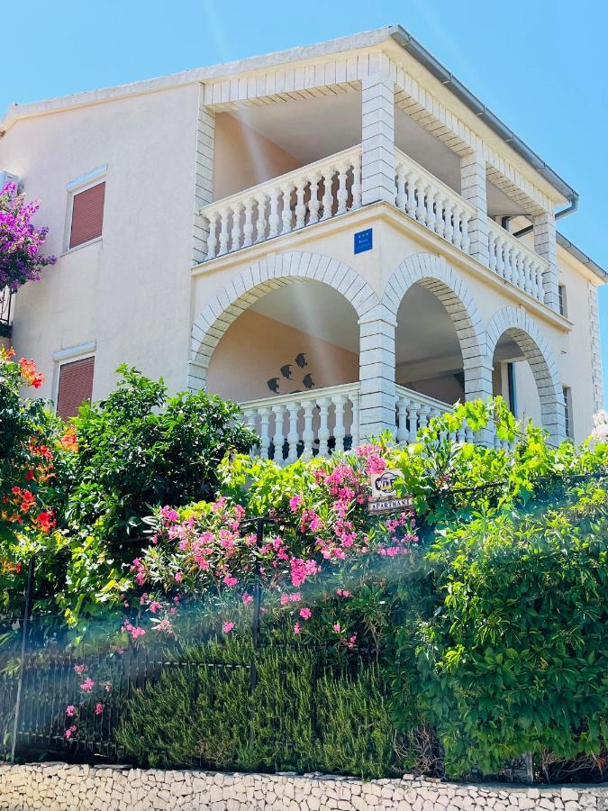 Apartmani Mate Рогозница Экстерьер фото